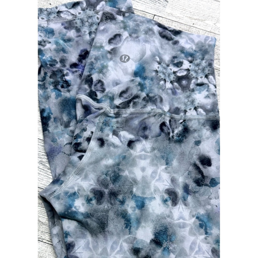 Women's Lululemon Align High Rise 25" Kaleidofloral Leggings Size 2 Grayโ Blue